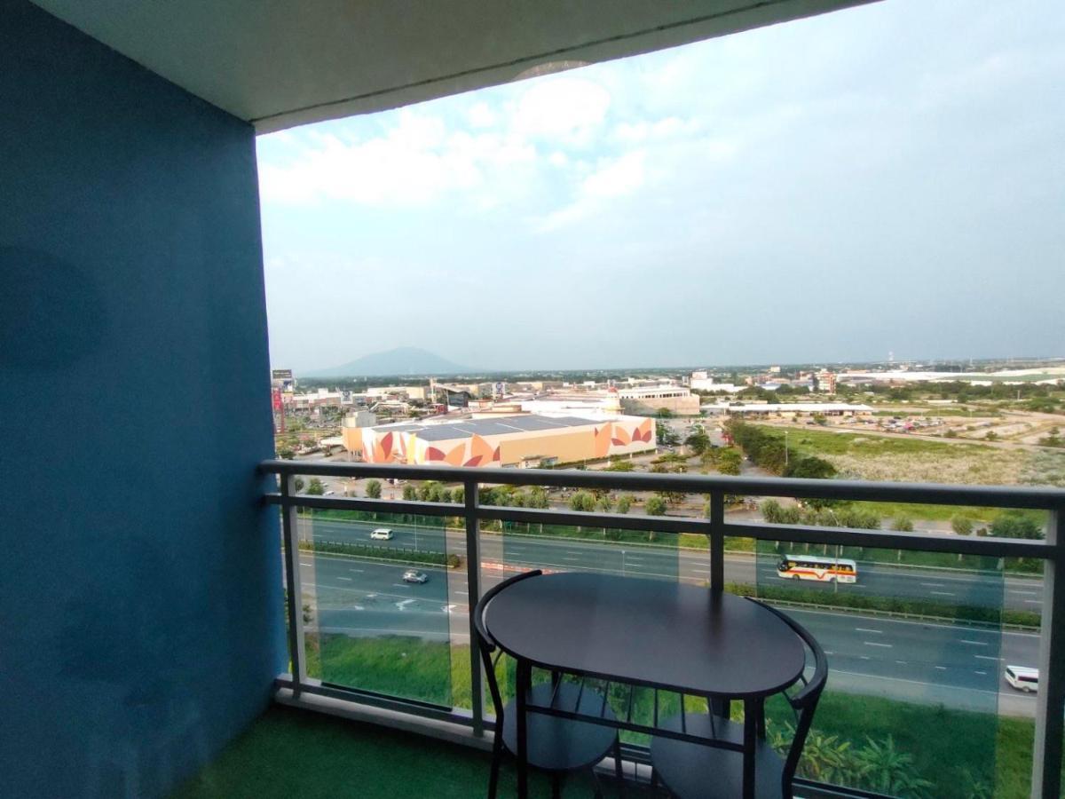 Aparthotel The Aces Crib At Azure North Pampanga Extérieur photo